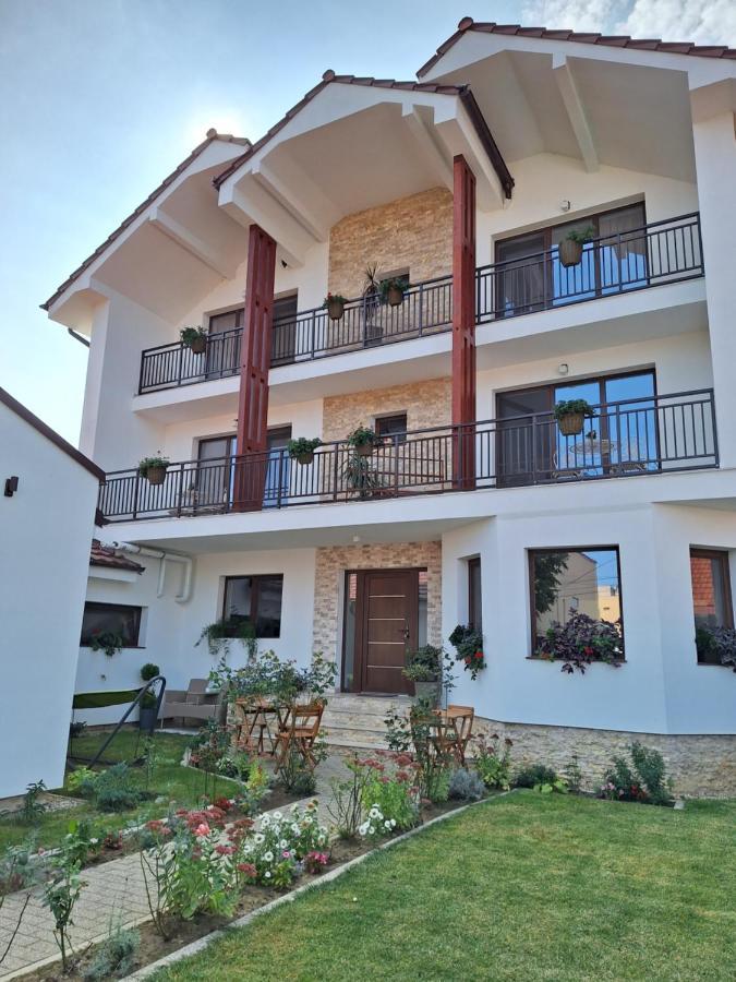 Bed and Breakfast Trend Арад Екстер'єр фото