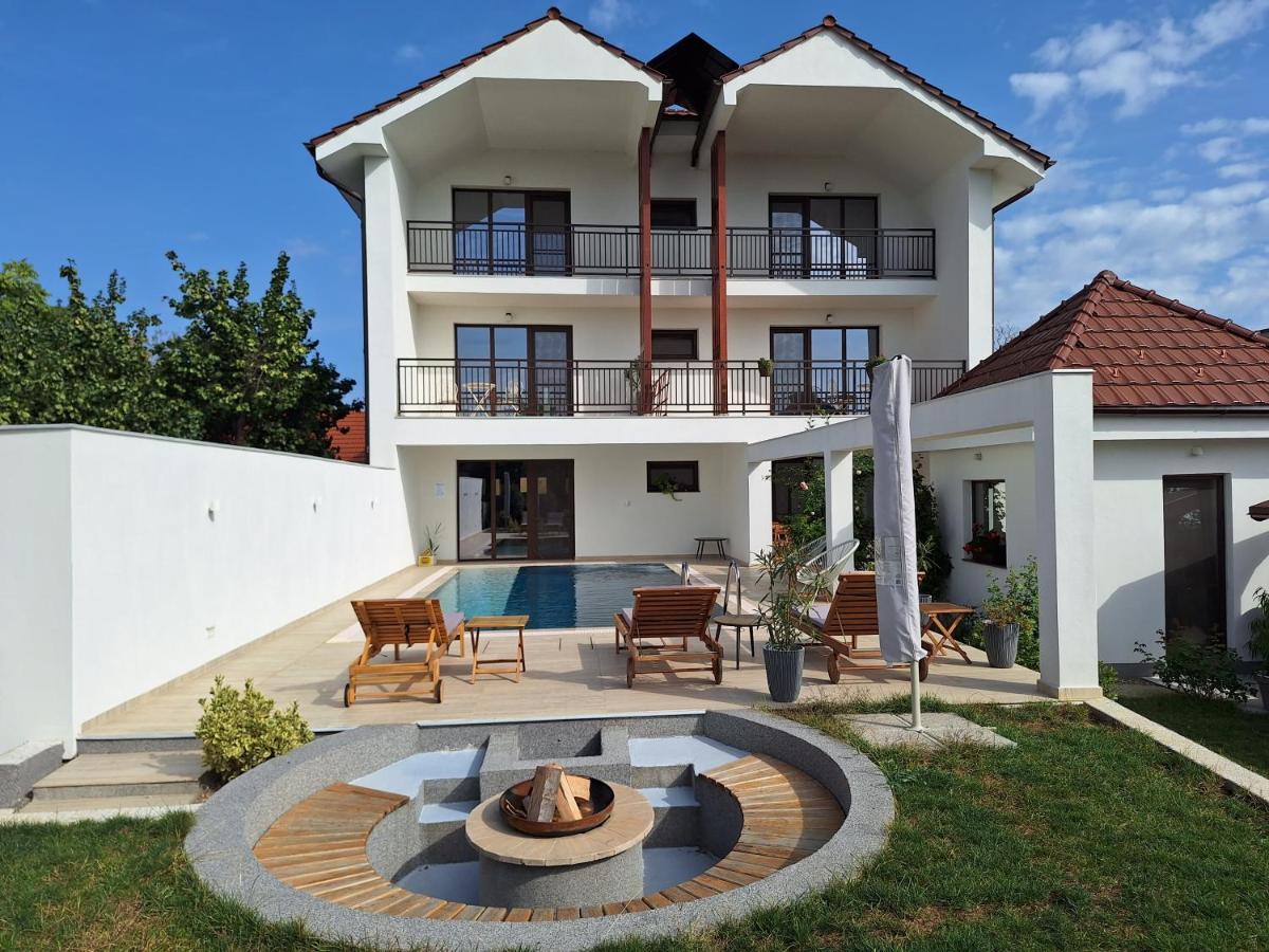 Bed and Breakfast Trend Арад Екстер'єр фото