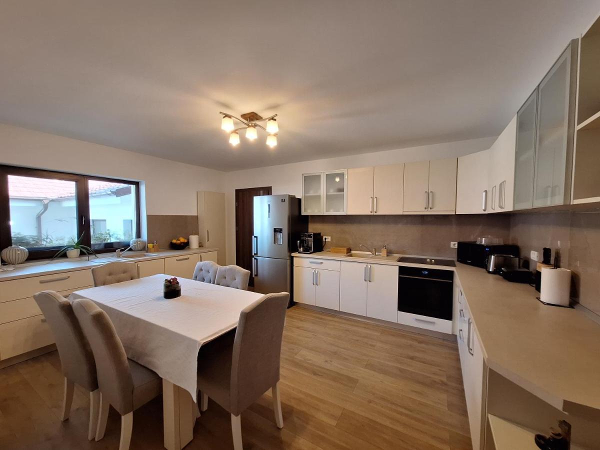 Bed and Breakfast Trend Арад Екстер'єр фото